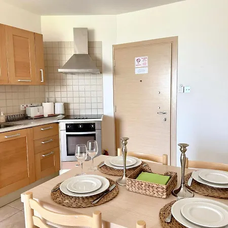 Prime Location - Fig Tree Bay,