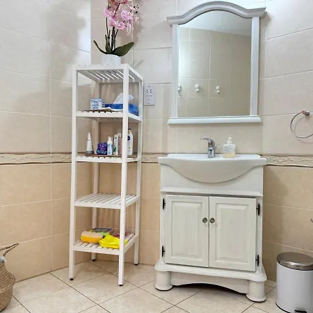 Prime Location - Fig Tree Bay, *