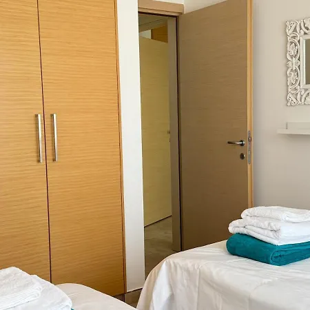 Prime Location - Fig Tree Bay, *